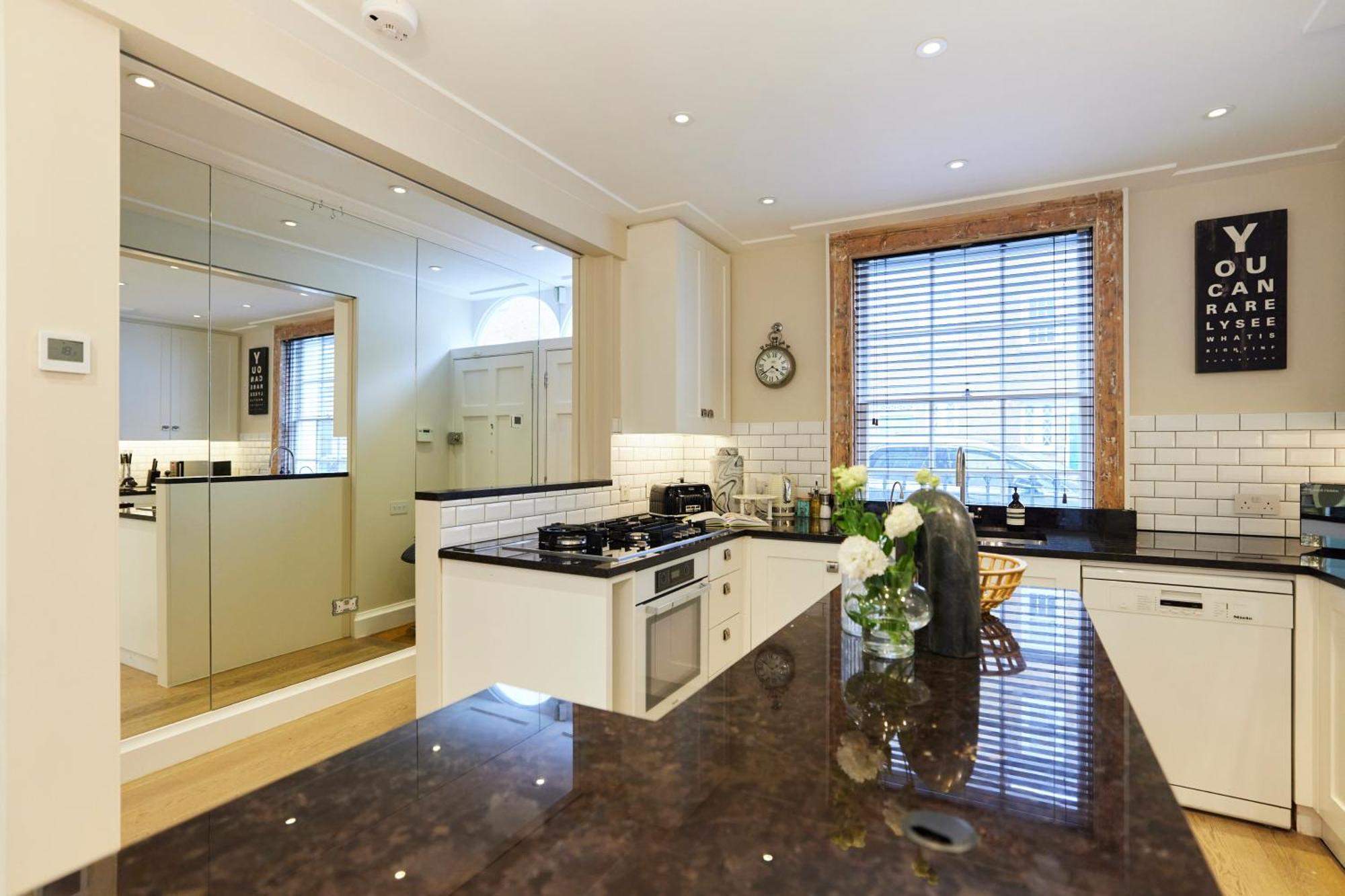 The St. Lukes Garden Place - Spacious 4bdr House With Garden And Terrace Apartamento