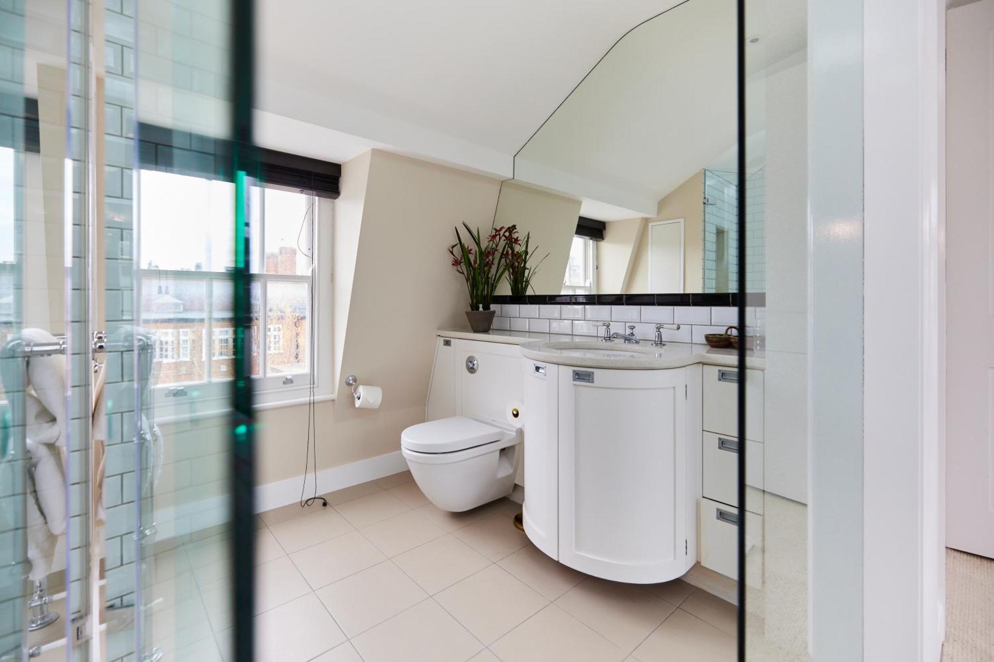 The St. Lukes Garden Place - Spacious 4bdr House With Garden And Terrace Londen