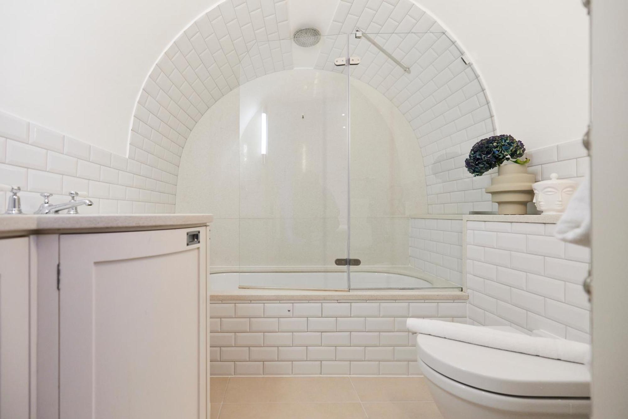 The St. Lukes Garden Place - Spacious 4bdr House With Garden And Terrace Appartement Londen