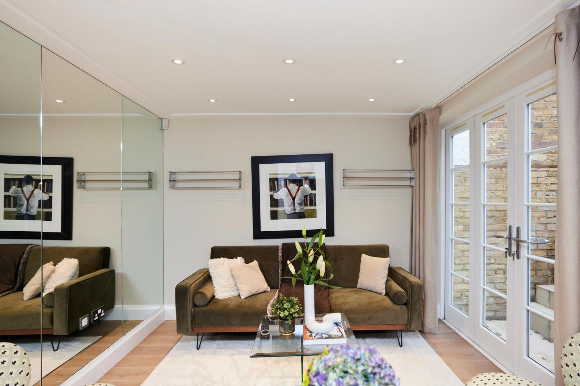 The St. Lukes Garden Place - Spacious 4bdr House With Garden And Terrace Londen